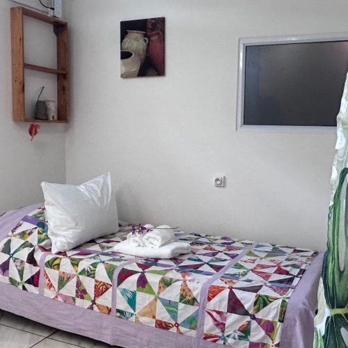 Lit single du studio Kena Twiny à Hiva Oa